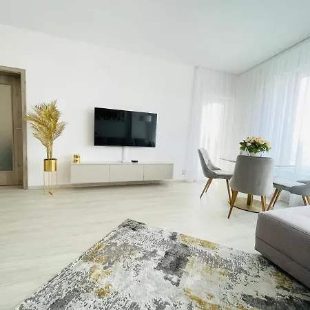 New Luxury Centre With Panoramic View, Free Parking Apartment *