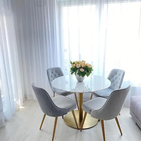 New Luxury Centre With Panoramic View, Free Parking