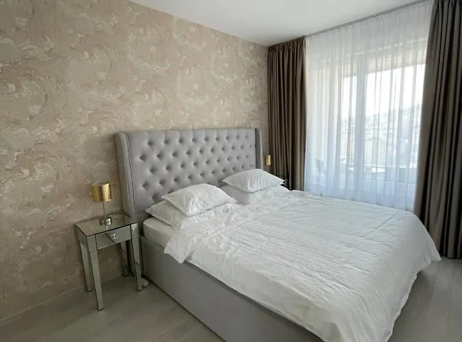 New Luxury Centre With Panoramic View, Free Parking