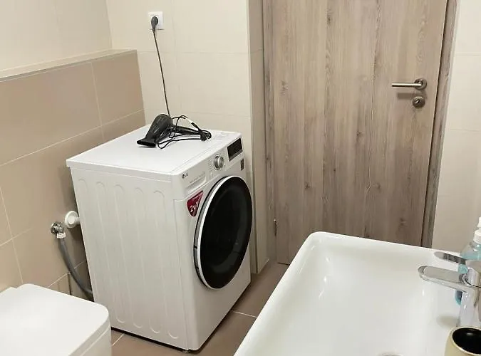 New Luxury Centre With Panoramic View, Free Parking