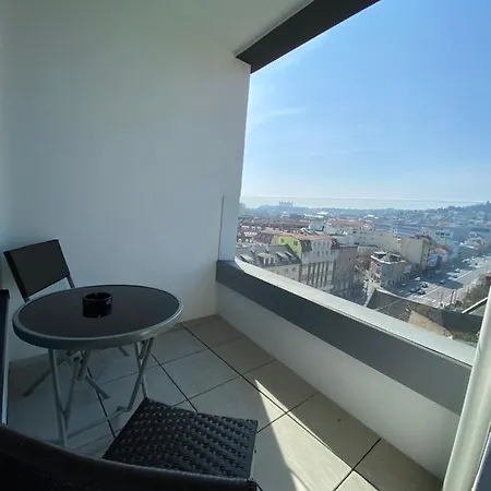 New Luxury Centre With Panoramic View, Free Parking Μπρατισλάβα