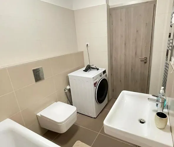 New Luxury Centre With Panoramic View, Free Parking * ブラチスラヴァ